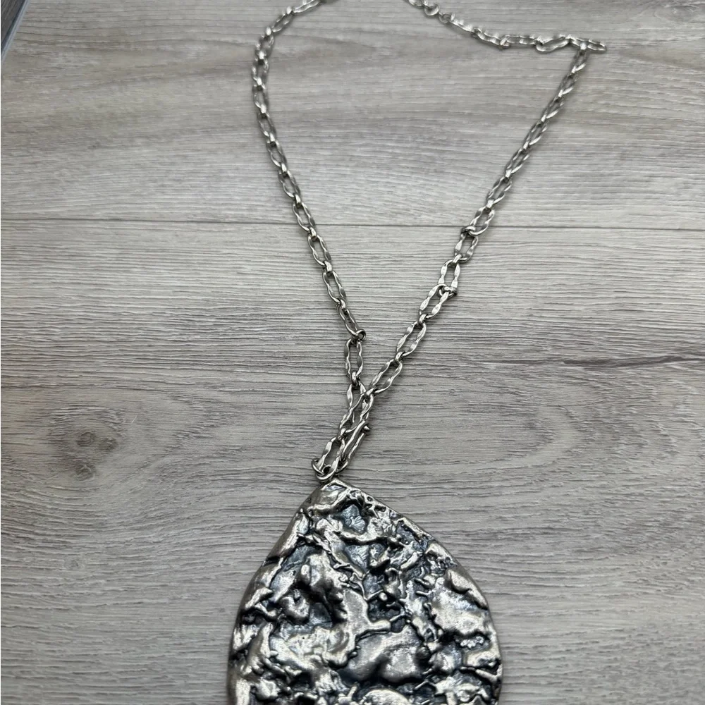 Silver Tone Textured Pendant‎ Necklace